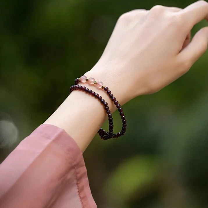 Bracelet double en grenat rouge et quartz rose pour relaxation et bien-être, modèle Leyla – Image 2