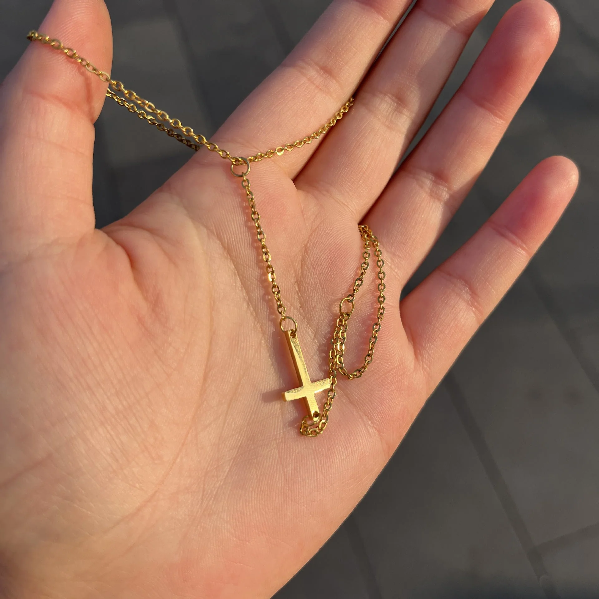 Bijou de main croix chrétienne, en acier inoxydable, pour femme, modèle Loka – Image 4